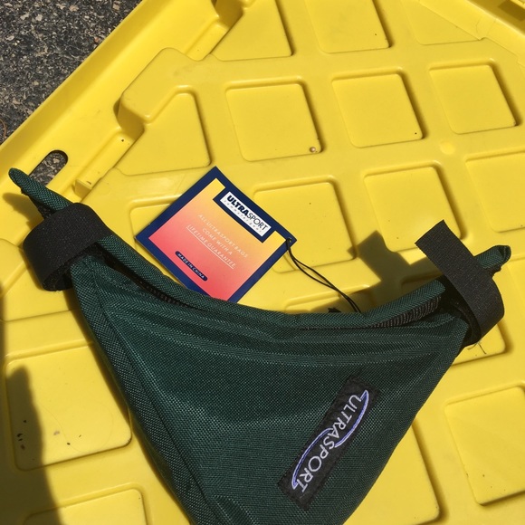 Green Bermuda Triangle bicycle bag - Picture 3 of 3